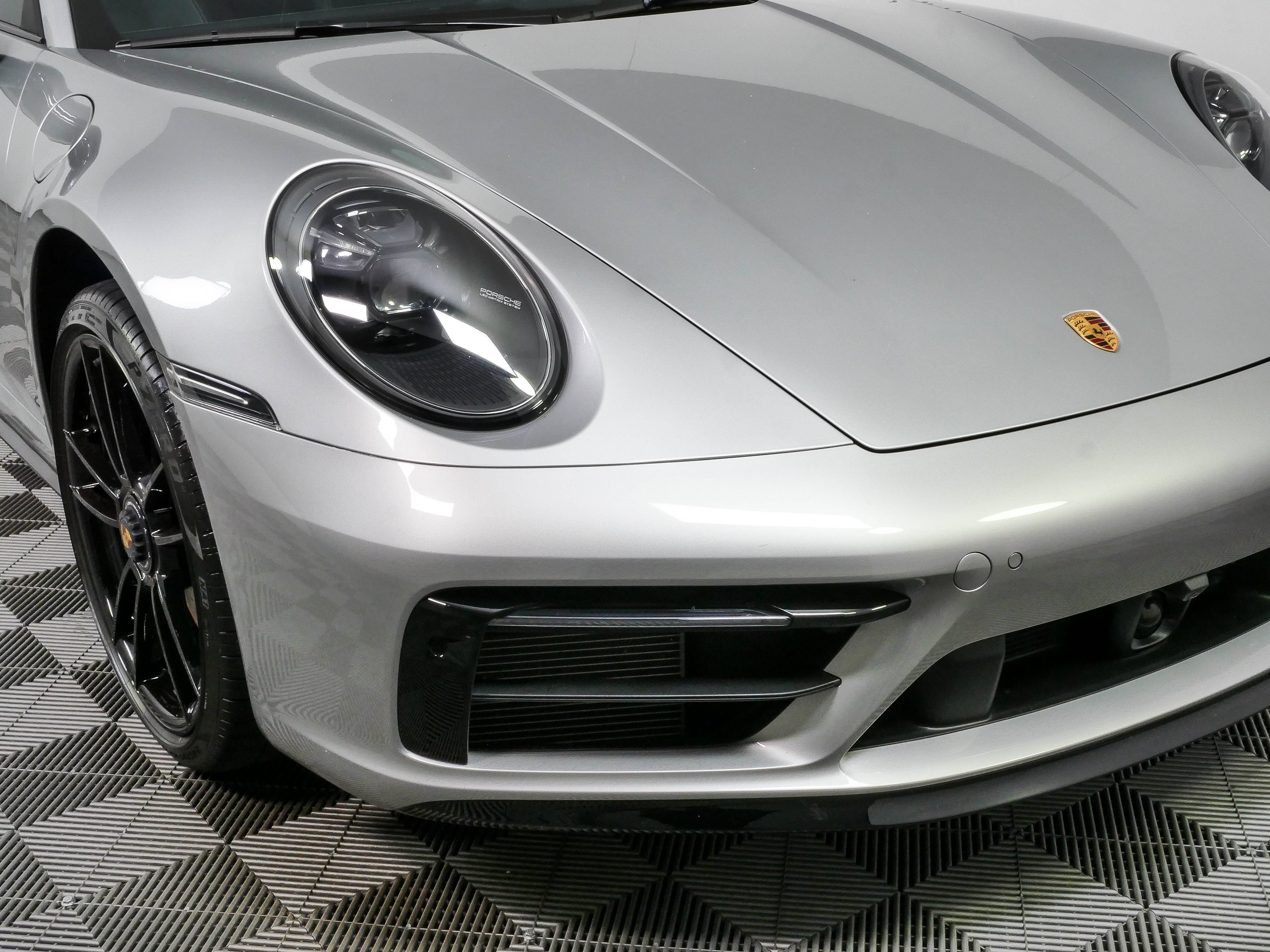 Certified 2024 Porsche 911 Targa 4 GTS w/ Premium Package AWD/4WD image 40