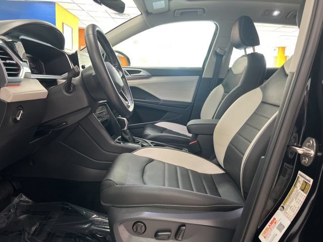 Used 2025 Volkswagen Taos SEL AWD/4WD image 18