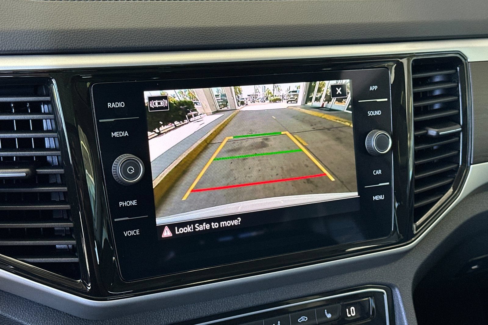 Used 2023 Volkswagen Atlas SE w/ Panoramic Sunroof Package FWD image 20
