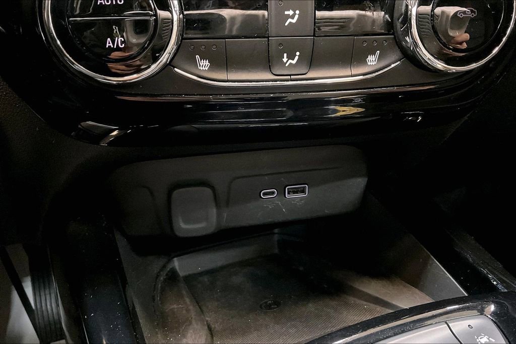 Used 2026 Chevrolet Trax RS w/ Sunroof Package FWD image 18