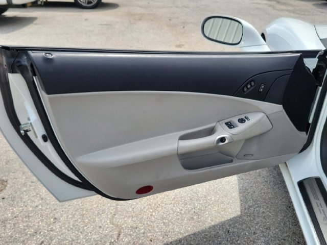 Used 2010 Chevrolet Corvette Convertible w/ Preferred Equipment Group RWD image 24