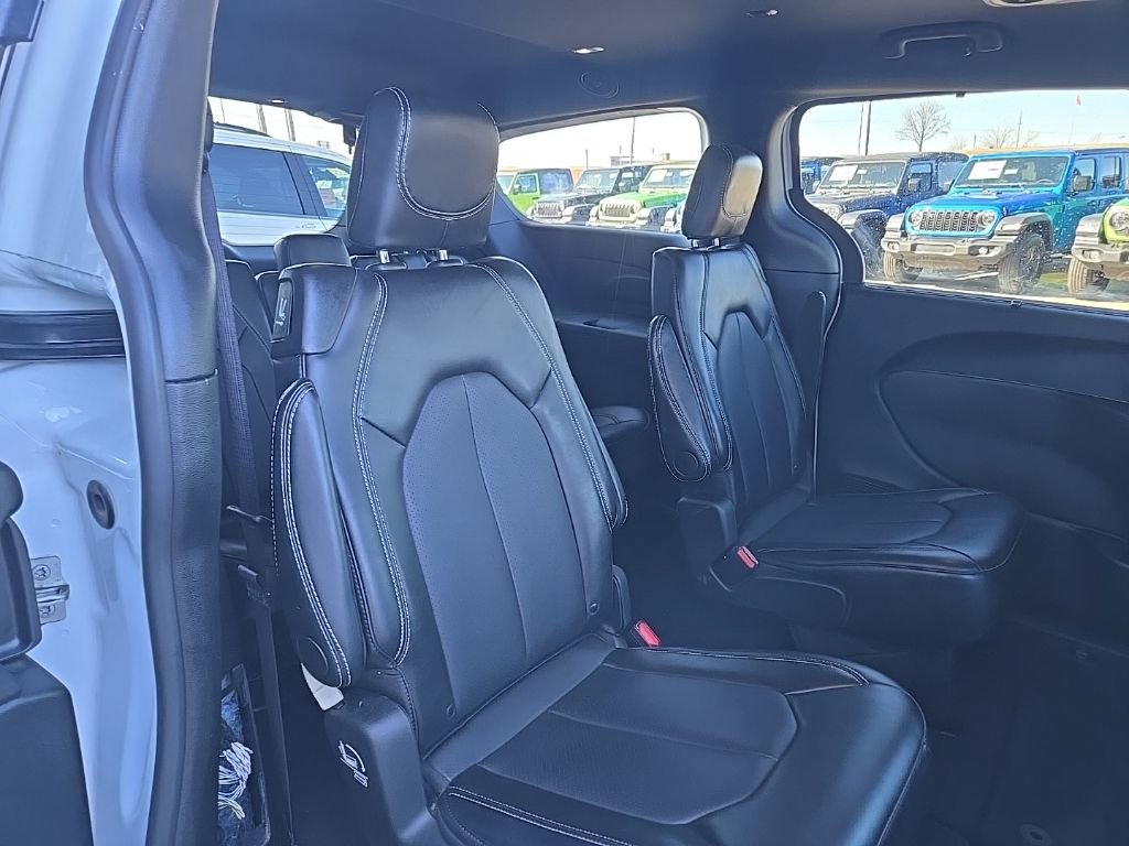 Used 2025 Chrysler Pacifica Select FWD image 72