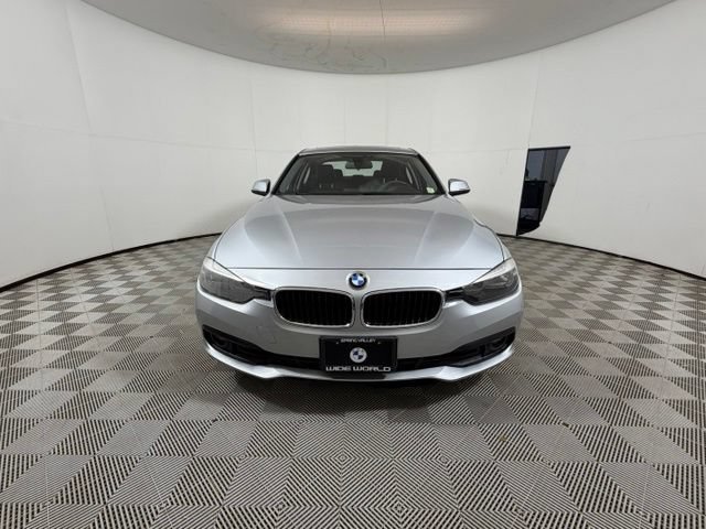 Used 2016 BMW 320i xDrive Sedan AWD/4WD image 2