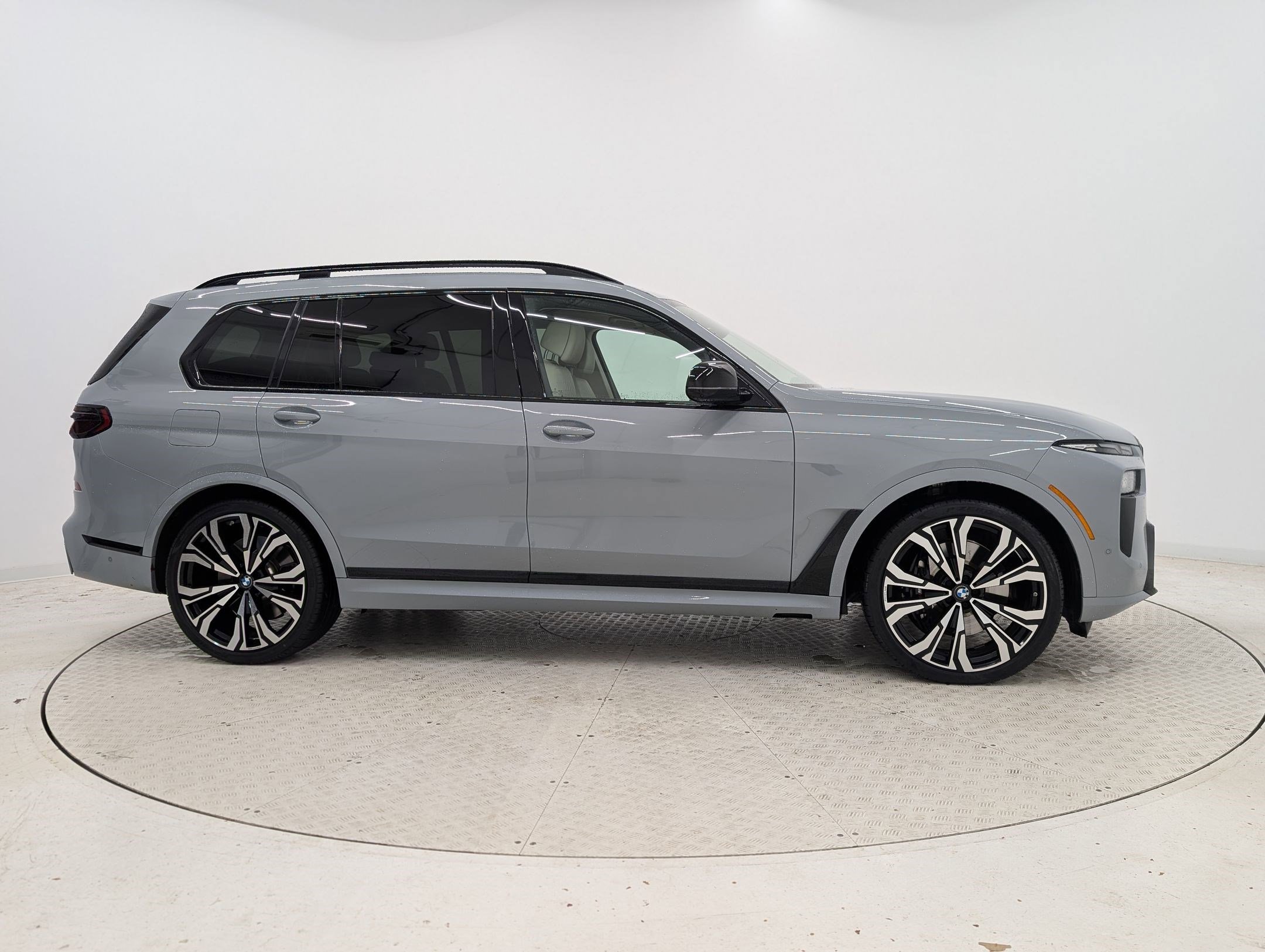 Used 2023 BMW X7 M60i w/ Executive Package image 8