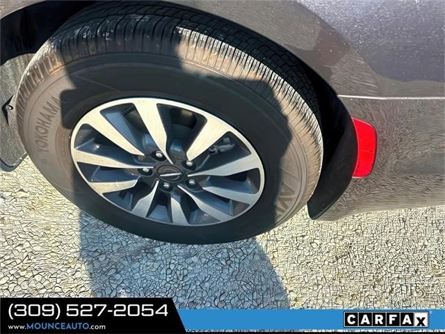 Used 2023 Chrysler Pacifica Touring-L image 5