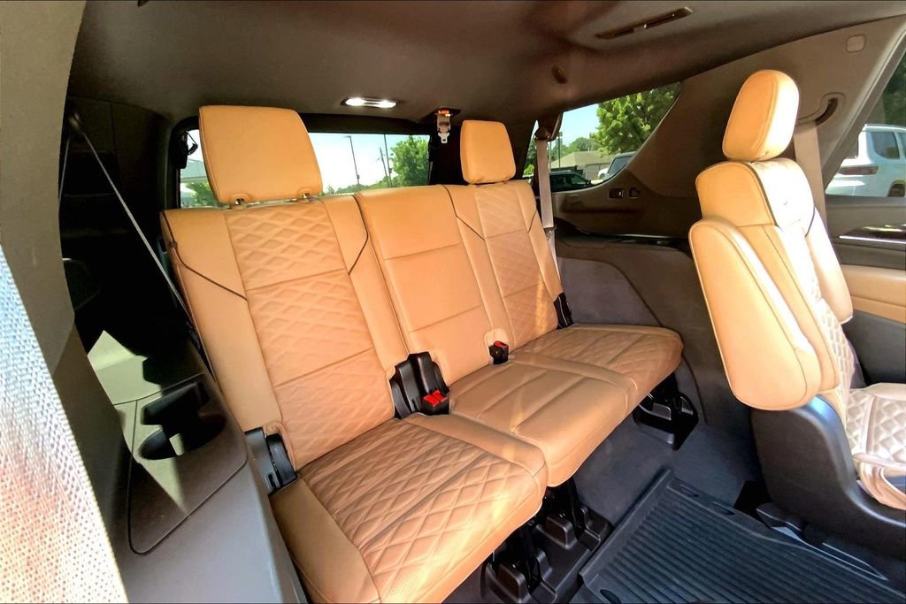 Used 2023 Cadillac Escalade Sport w/ LPO, ONYX Package image 18