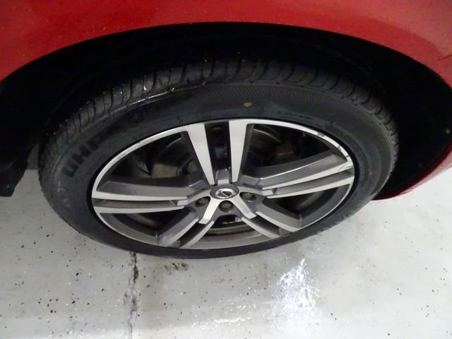 Used 2018 Volvo XC60 T5 Momentum w/ Vision Package image 28