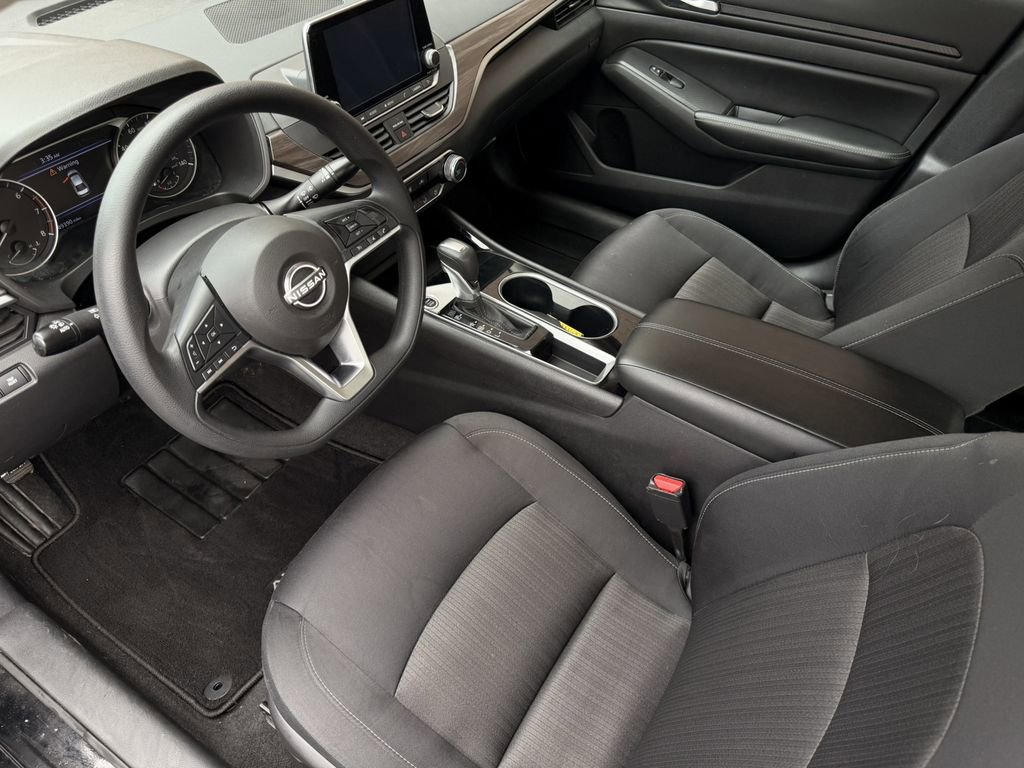 Used 2024 Nissan Altima 2.5 SV image 14