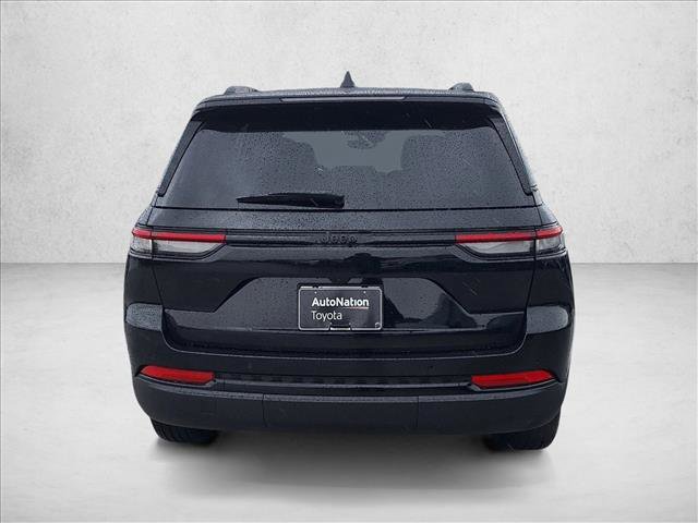 Used 2025 Jeep Grand Cherokee Altitude image 6