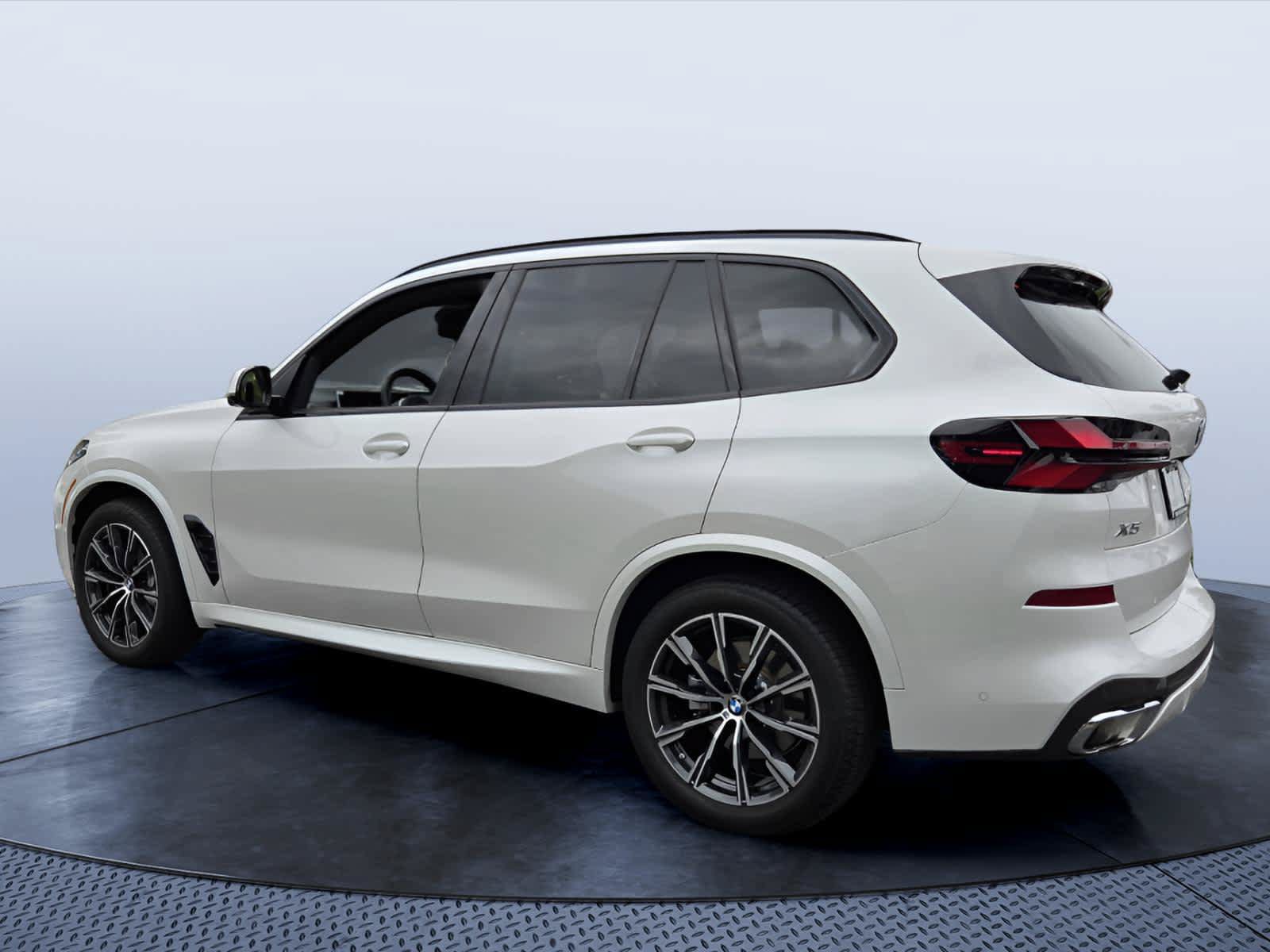Certified 2026 BMW X5 sDrive40i w/ M Sport Package RWD image 4