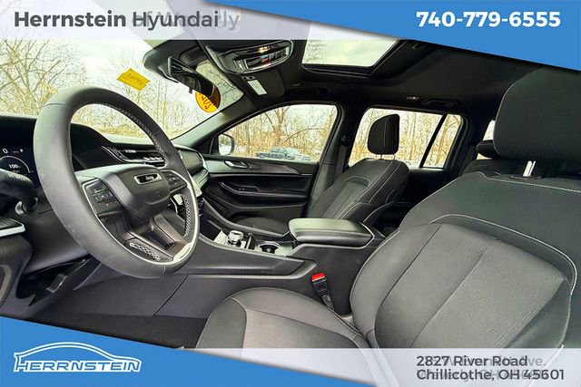 Used 2025 Jeep Grand Cherokee Laredo X AWD/4WD image 22