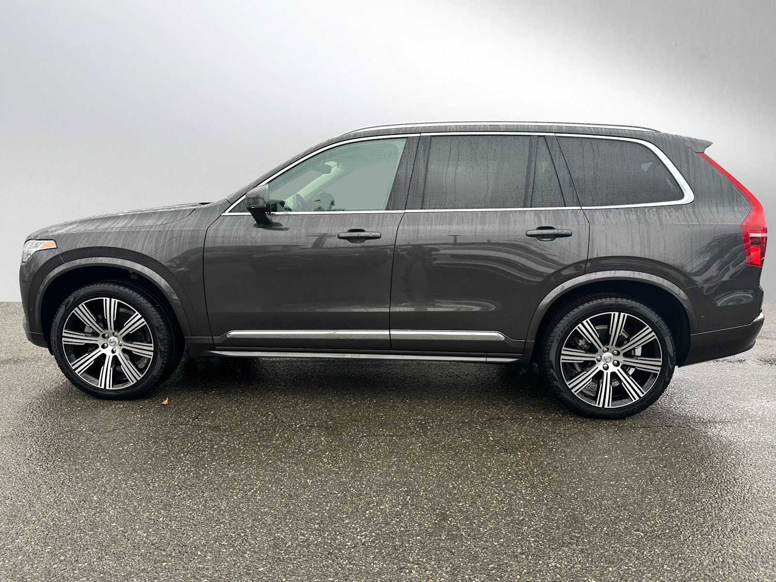Used 2025 Volvo XC90 B6 Ultra w/ Protection Package Premier image 6
