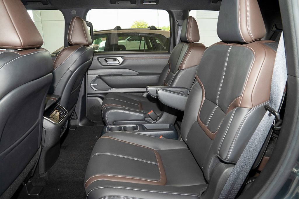Used 2025 Nissan Armada SL w/ Captain's Chari Seat Package AWD/4WD image 16