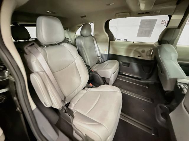 Used 2024 Toyota Sienna Limited AWD/4WD image 30