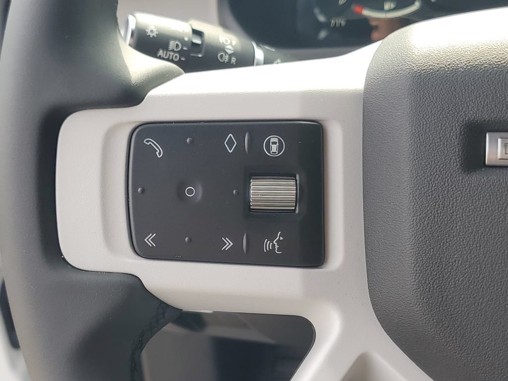 New 2026 Land Rover Defender 130 X-Dynamic SE AWD/4WD image 17