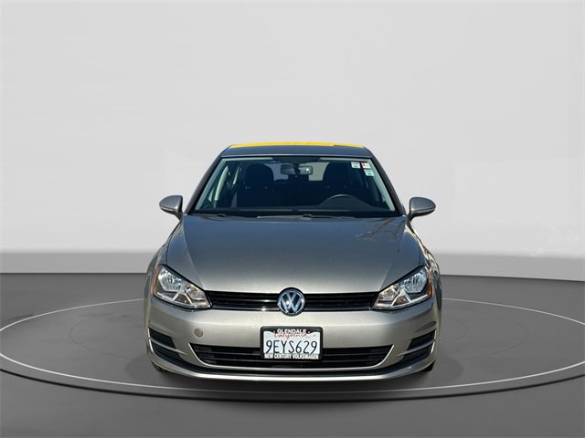 Used 2017 Volkswagen Golf S image 2