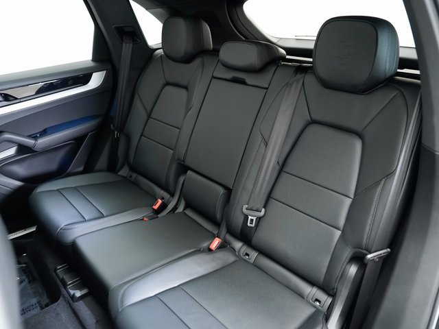 Used 2025 Porsche Cayenne image 26