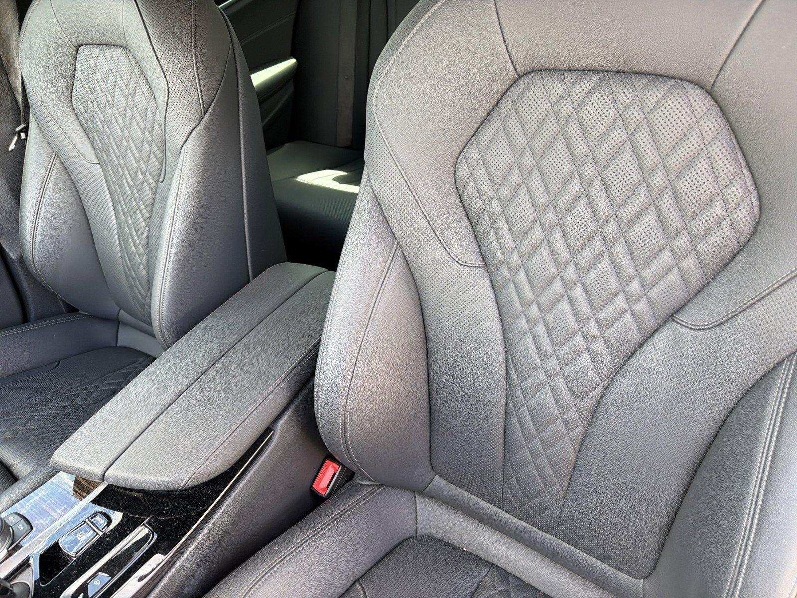 Used 2021 BMW 530i w/ Premium Package RWD image 23