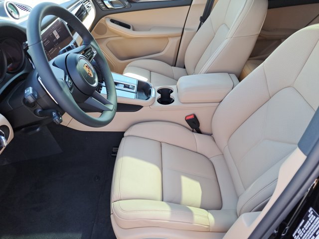 Used 2026 Porsche Macan image 22