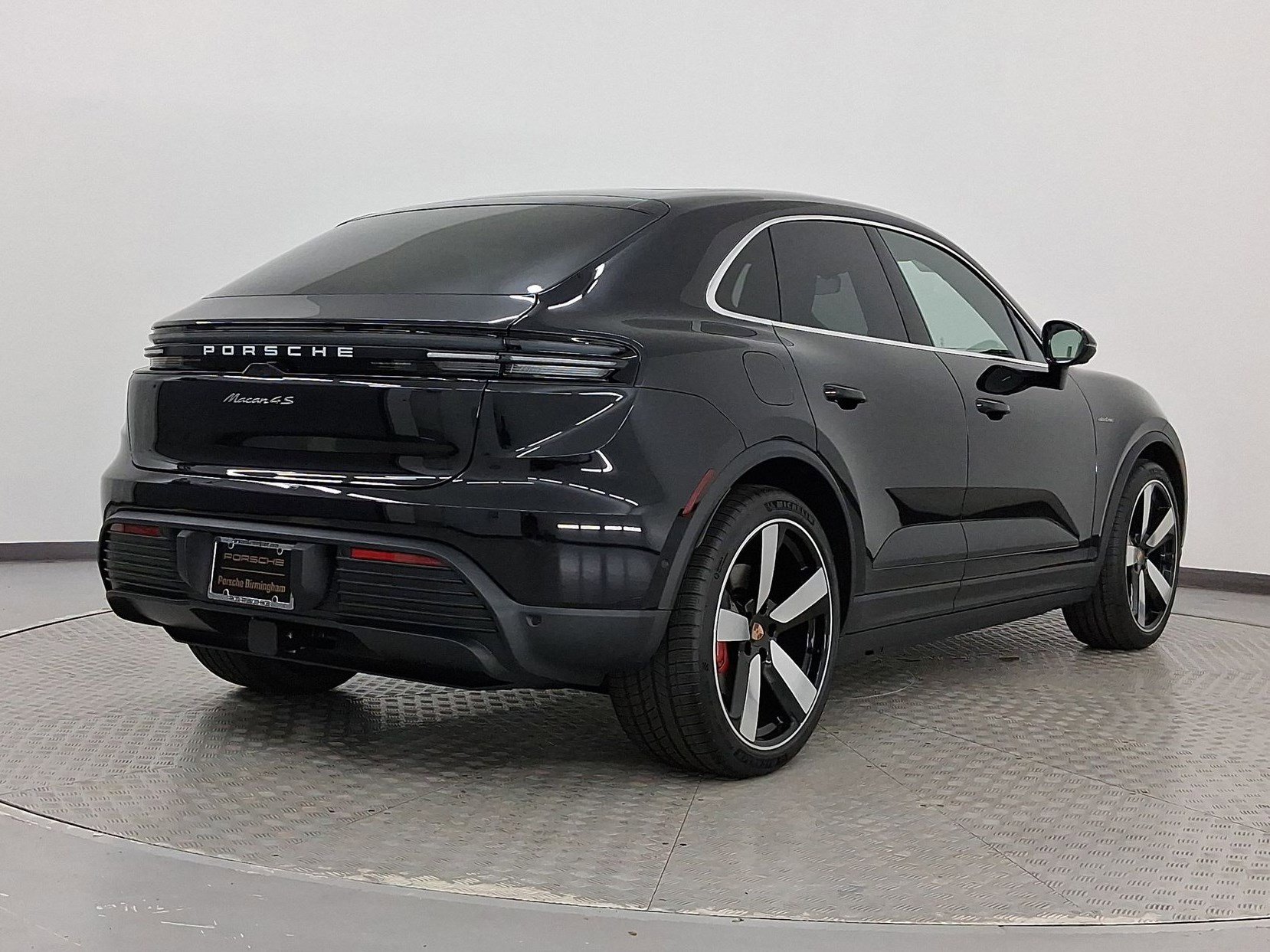 New 2025 Porsche Macan 4S Electric image 9