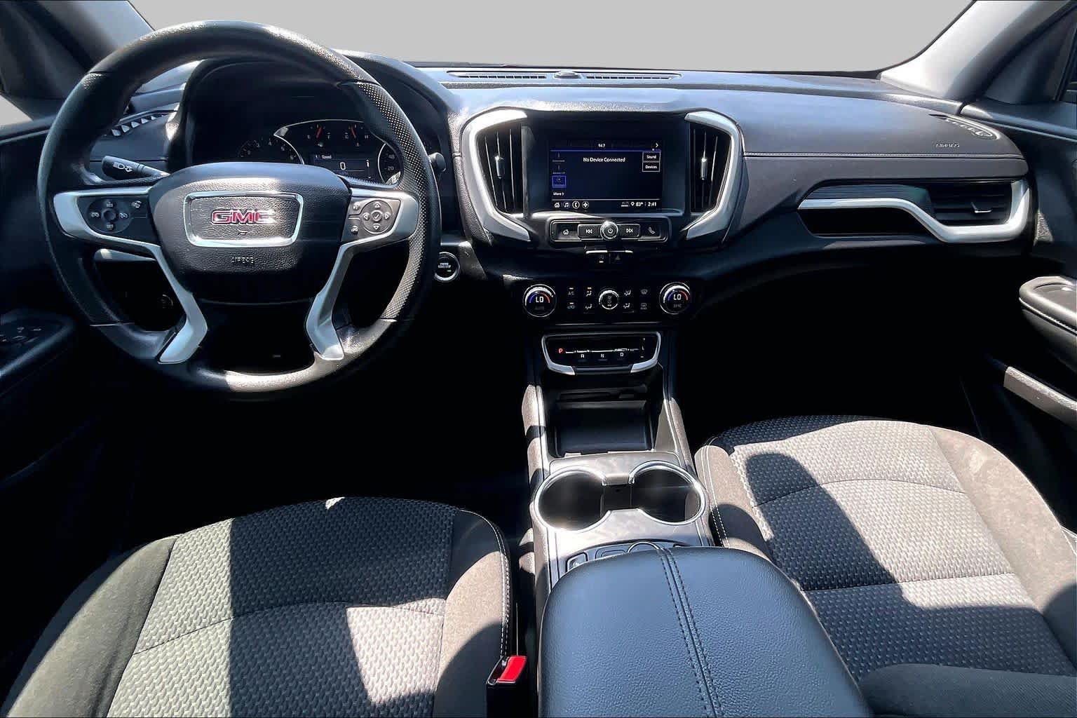 Used 2024 GMC Terrain SLE w/ Driver Convenience Package FWD image 30