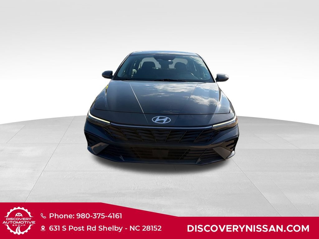 Used 2025 Hyundai Elantra SEL FWD image 2