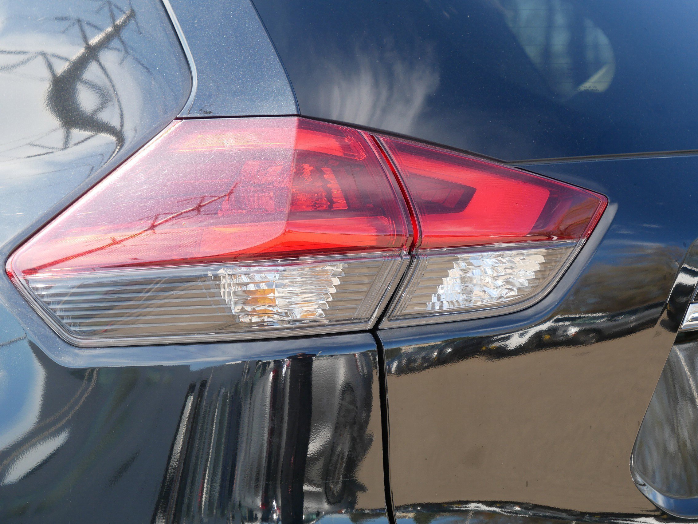 Used 2018 Nissan Rogue SL w/ Premium Package image 17