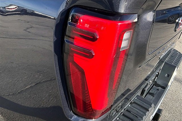 Used 2024 GMC Sierra 2500 SLT w/ SLT Convenience Package image 24