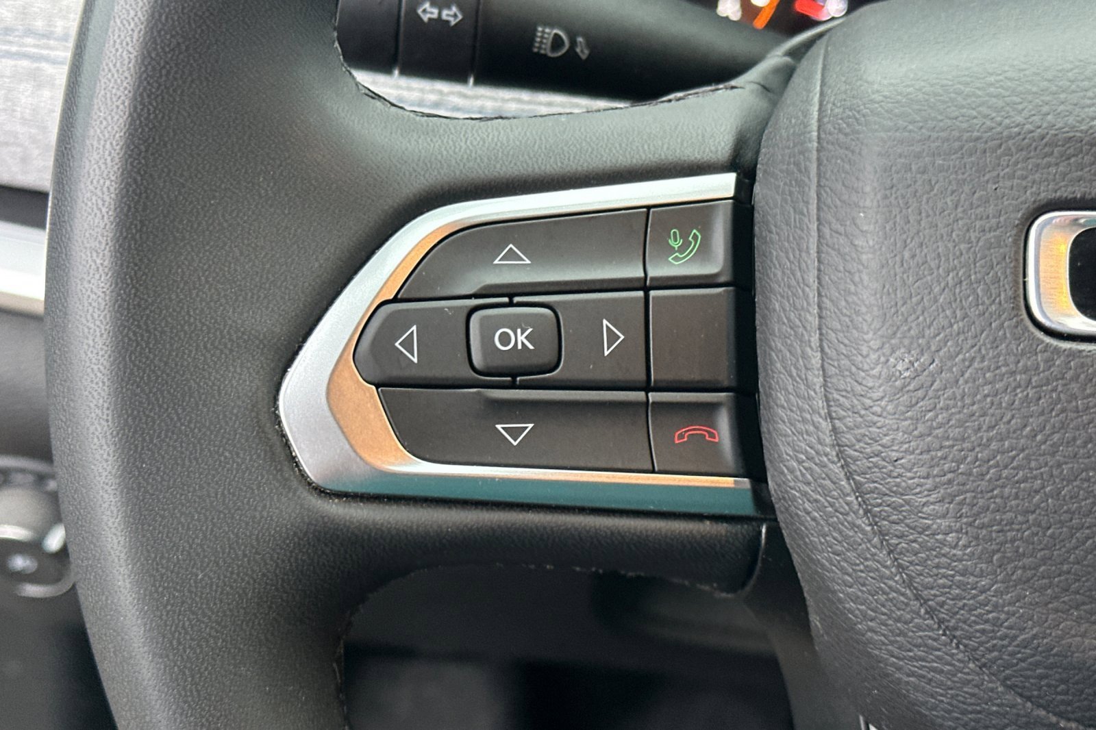 Used 2024 Jeep Compass Latitude image 35