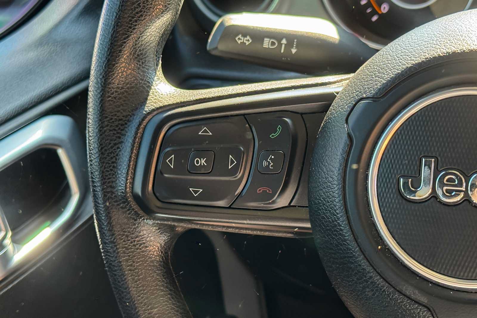 Used 2022 Jeep Gladiator Sport AWD/4WD image 15