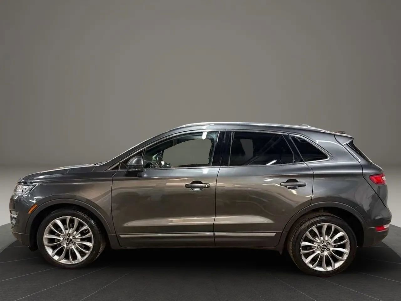 Used 2017 Lincoln MKC Reserve FWD image 5