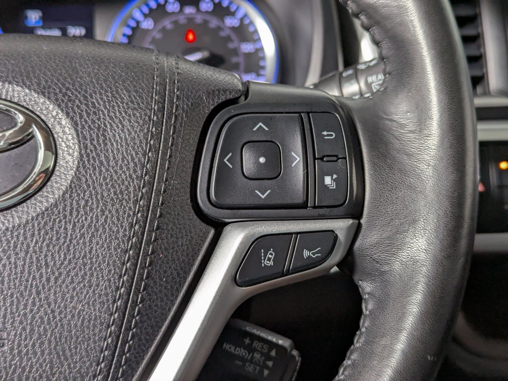 Used 2019 Toyota Highlander XLE AWD/4WD image 33