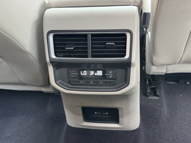 Used 2024 Volkswagen Atlas SE AWD/4WD image 14