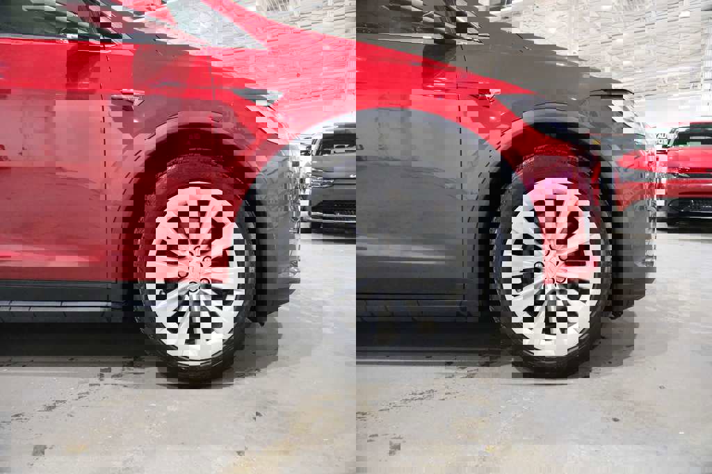 Used 2018 Tesla Model X 100D image 15