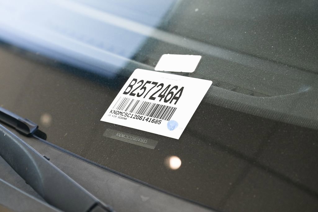 Used 2016 Kia Sedona SX image 16