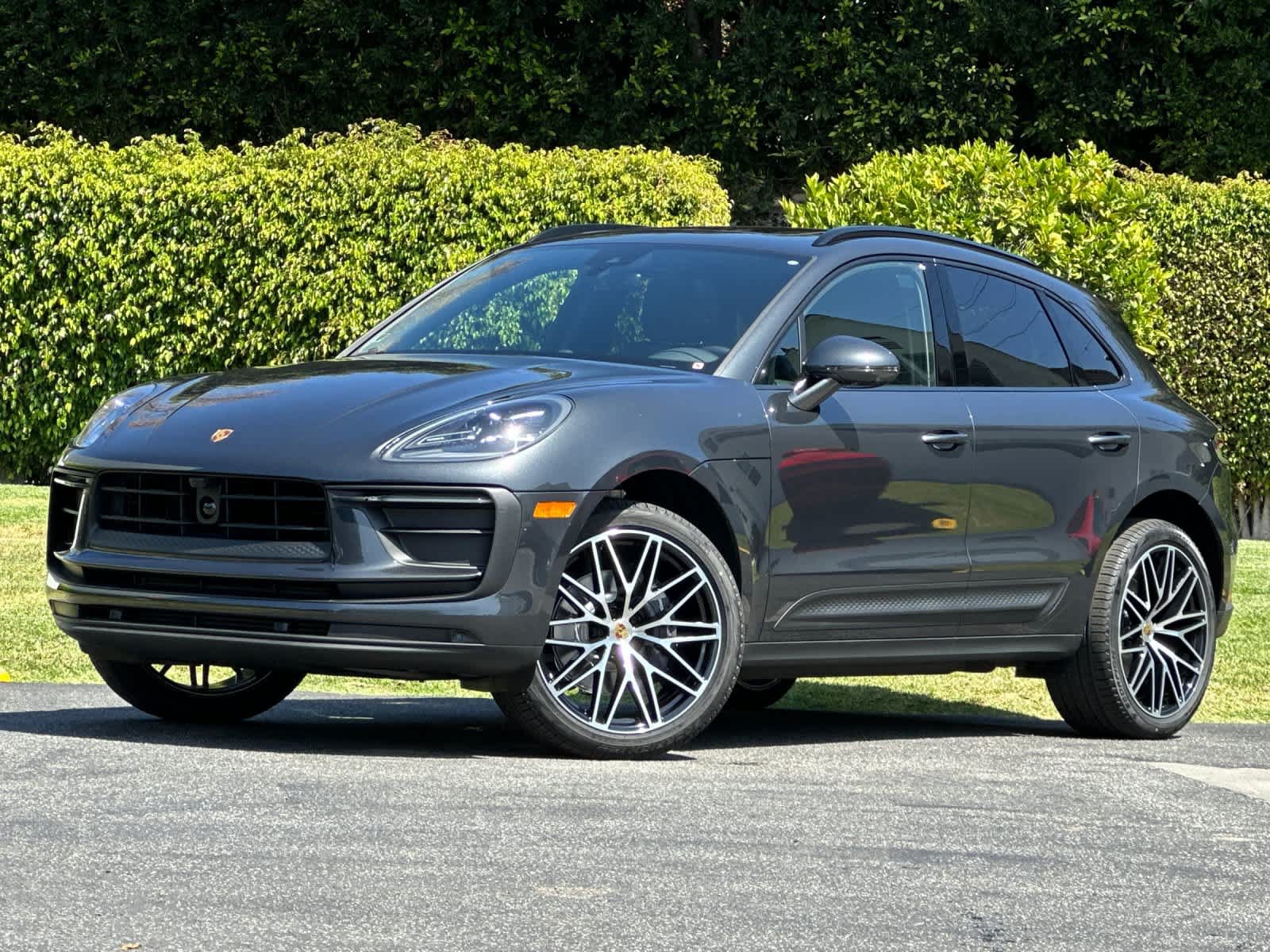 New 2026 Porsche Macan AWD/4WD image 1