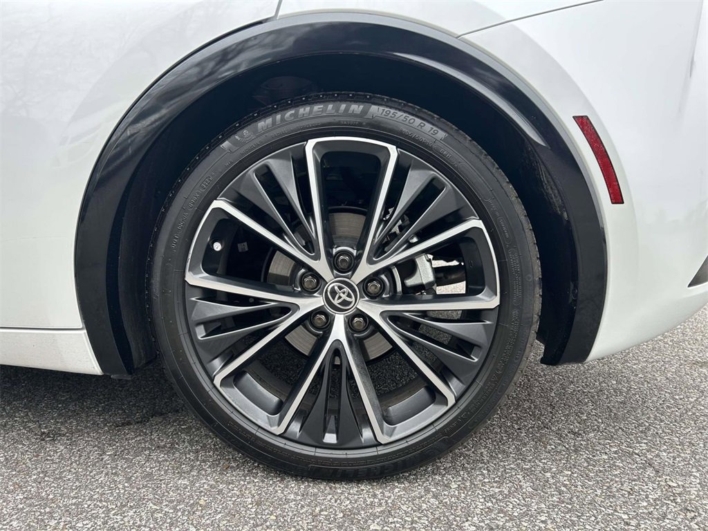 Used 2025 Toyota Prius XLE image 10