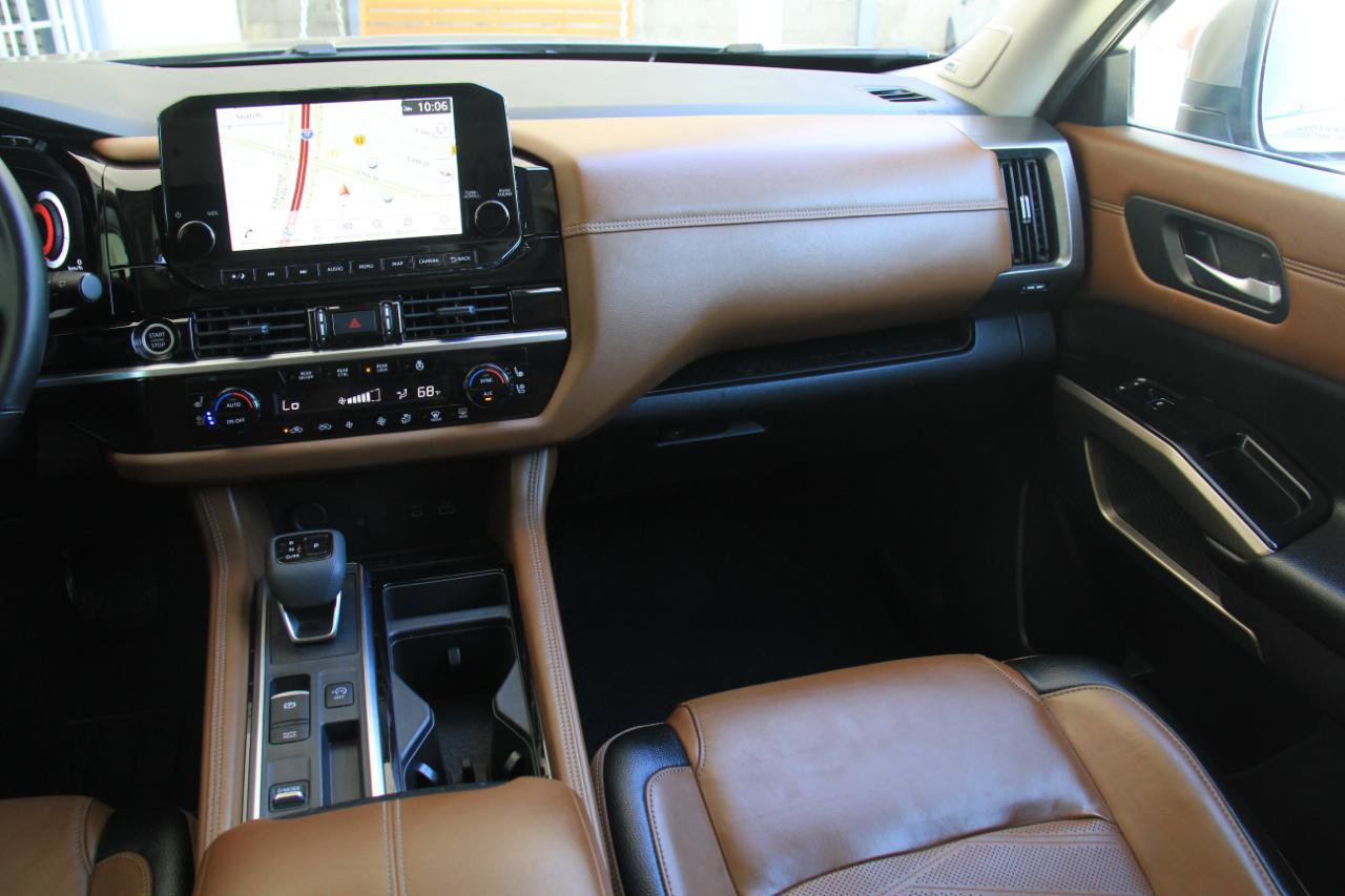 Used 2024 Nissan Pathfinder Platinum FWD image 10