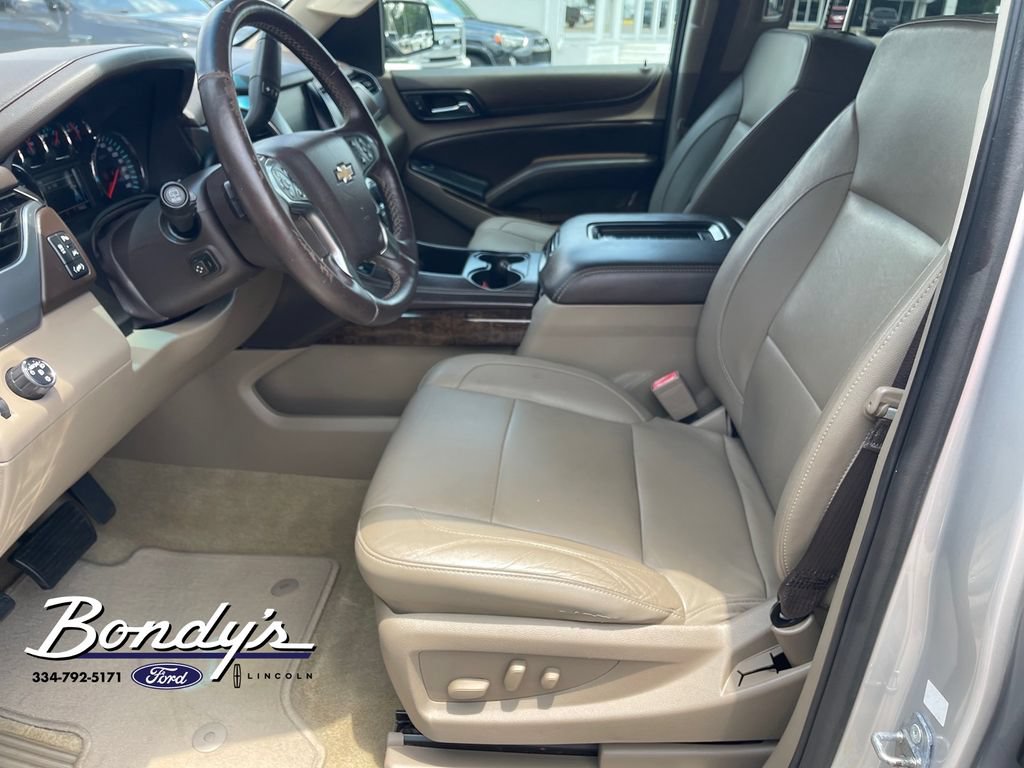 Used 2017 Chevrolet Suburban LT w/ Luxury Package RWD image 10