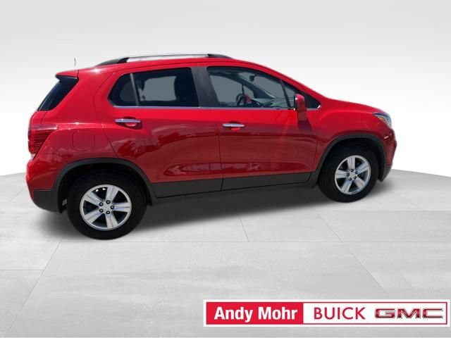 Used 2018 Chevrolet Trax LT w/ Sun & Sound Package FWD image 11