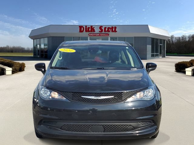 Used 2024 Chrysler Voyager LX FWD image 2
