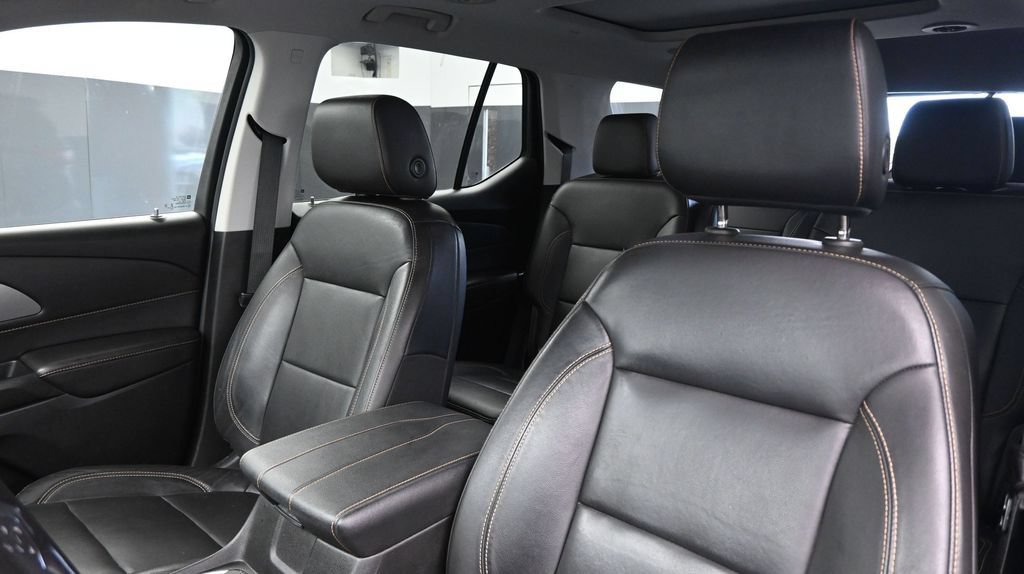 Used 2020 Chevrolet Traverse LT w/ LT Premium Package FWD image 29