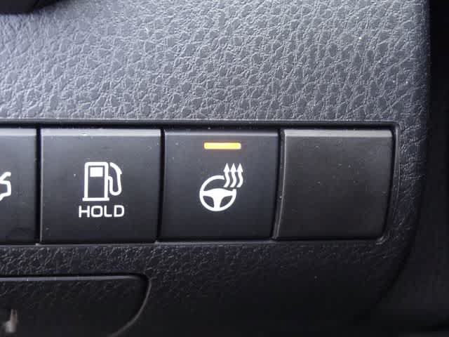 Used 2023 Toyota Camry SE w/ Cold Weather Package FWD image 17