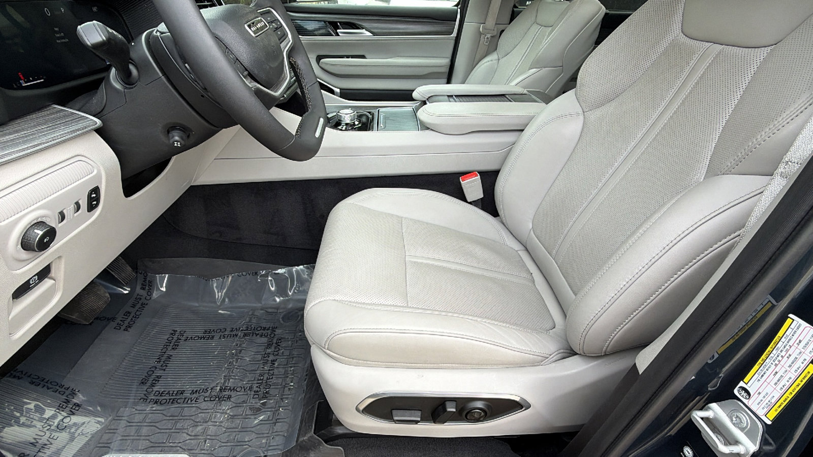 Used 2024 Jeep Wagoneer Series III w/ Premium Group I image 16