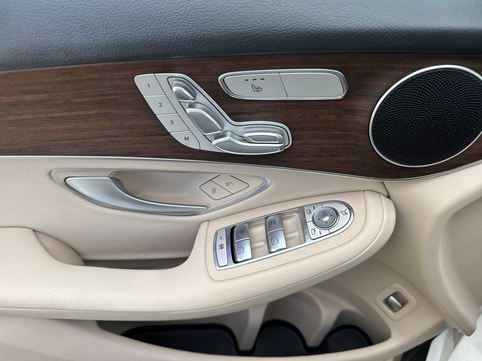 Certified 2022 Mercedes-Benz GLC 300 4MATIC image 11