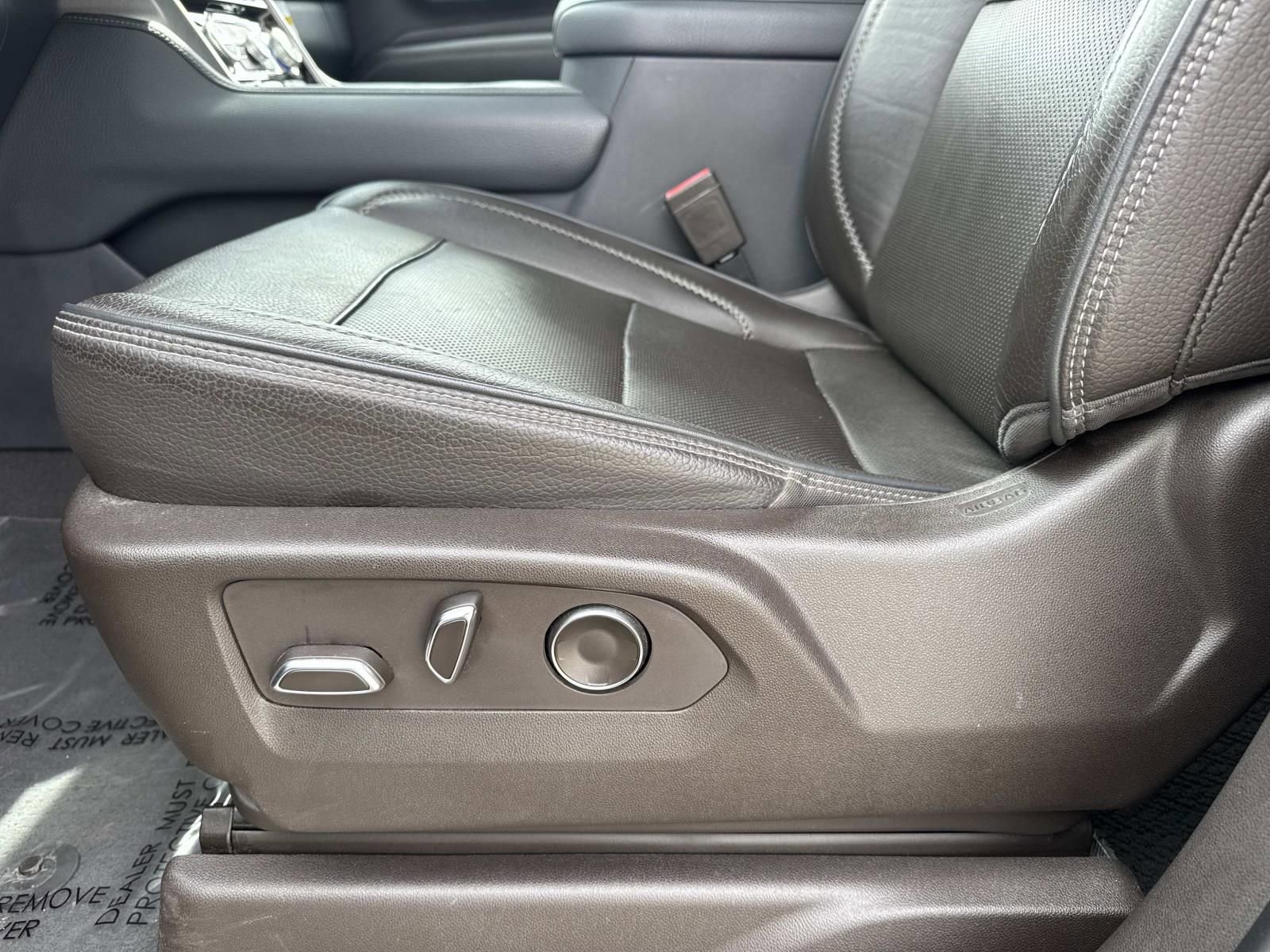 Used 2021 GMC Yukon Denali w/ Denali Premium Package image 19