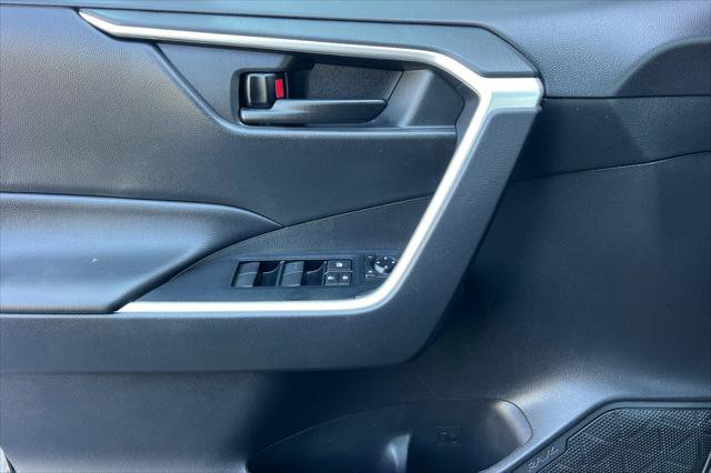 Certified 2021 Toyota RAV4 LE AWD/4WD image 12