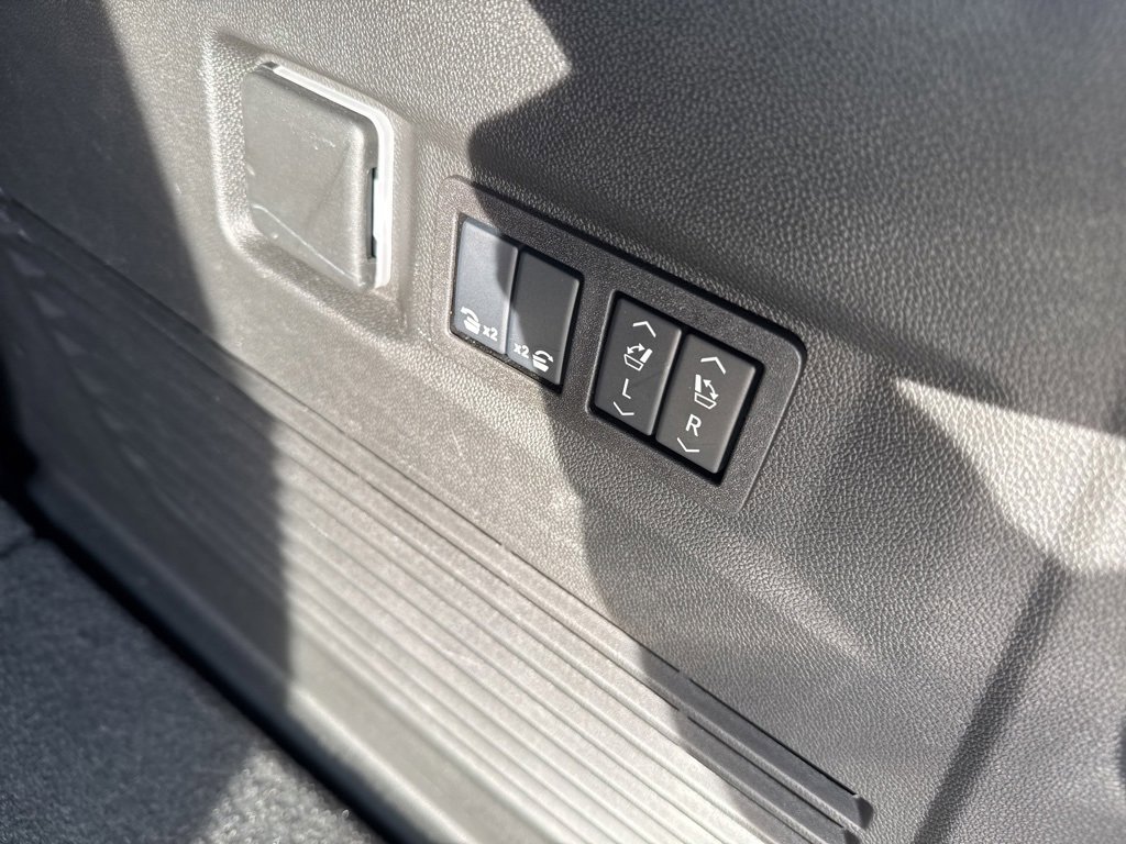 Used 2025 Chevrolet Tahoe RST w/ Comfort Package image 32