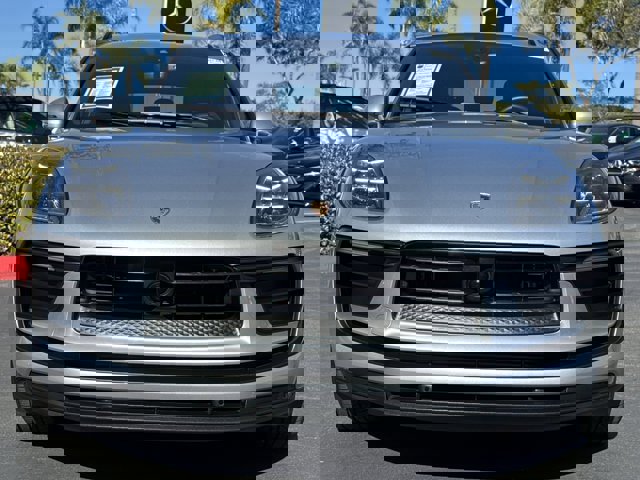 Used 2024 Porsche Macan image 3