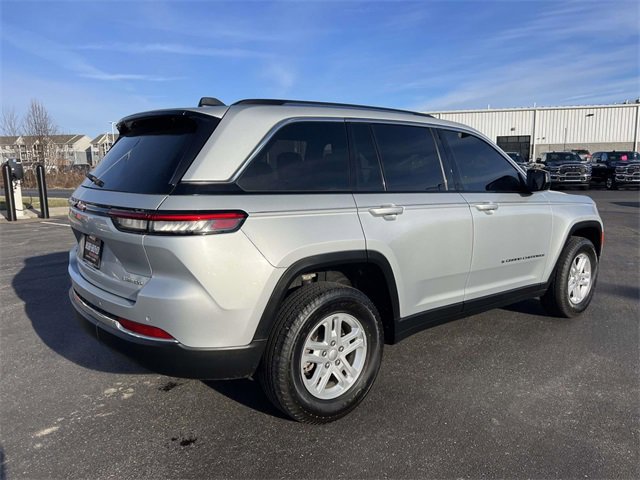 Used 2023 Jeep Grand Cherokee Laredo image 8